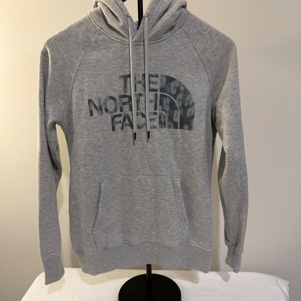 The North Face Womens XS Gray Leopard Logo Pullover Hoodie Raglan Sweatshirt